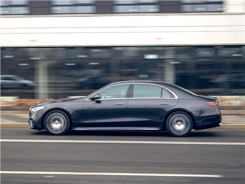Тест-драйв Mercedes-Benz S-Class (поколение W223) — Измеряем степень витальности