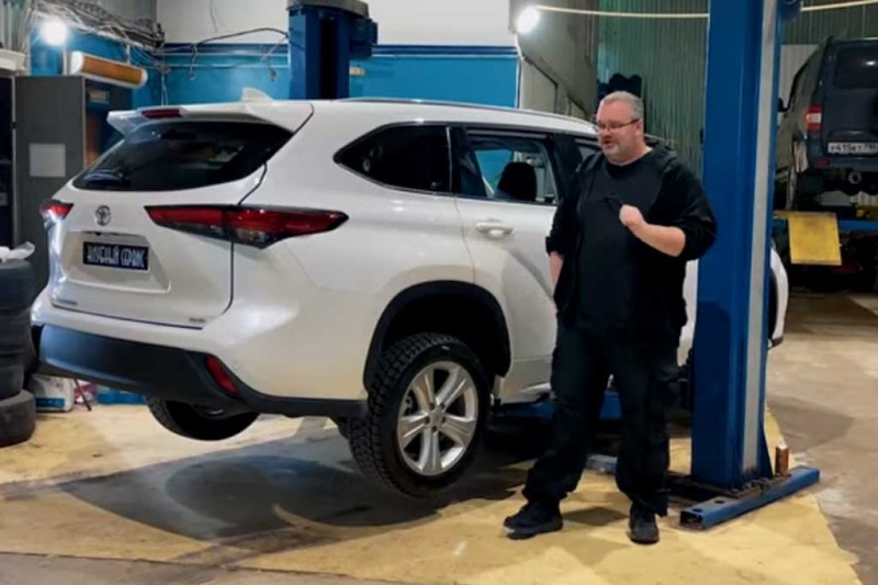Блогер разобрал Toyota Highlander из США и сравнил его с RAV4 российской сборки