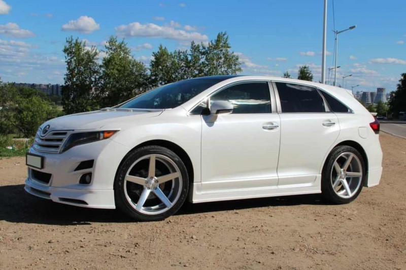 В России под отзыв попали почти десять тысяч кроссоверов Toyota Venza