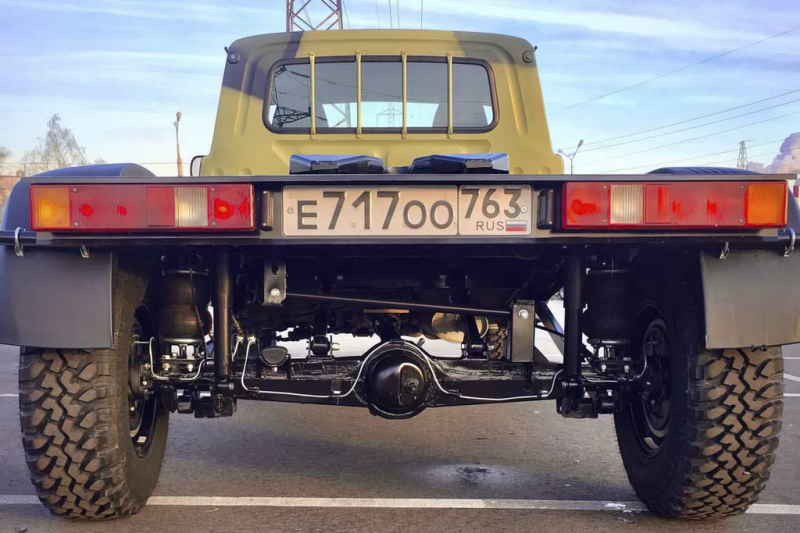 Классический внедорожник Lada Niva переделали в компактный тягач