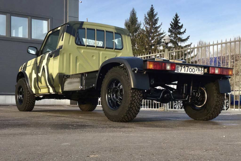 Классический внедорожник Lada Niva переделали в компактный тягач