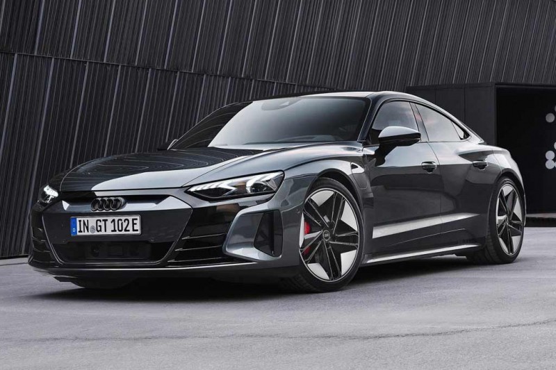 Audi перечислила новинки для России на 2022 год: загибайте пальцы