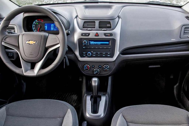 Иногда они возвращаются: обзор бюджетного седана Chevrolet Cobalt 2021