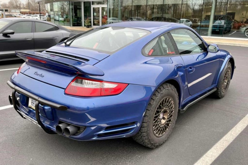 Стилизованный под версию Safari спорткар 911 Turbo колесит по дорогам Чикаго