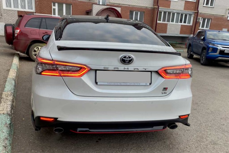 Toyota Camry GR Sport: псевдоспортивный вариант популярного седана