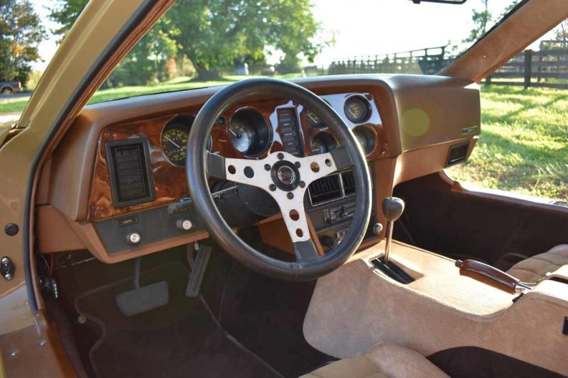 Канадский Bricklin SV-1 с дверьми типа &laquo;крыло чайки&raquo; ушел с молотка всего за ₽1,9 млн