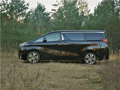 Toyota Alphard: зачем менять то, что идеально?