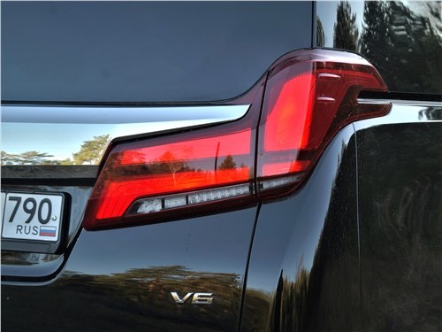 Toyota Alphard: зачем менять то, что идеально?