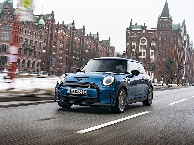 В Россию привезут очень дорогой Mini Cooper SE