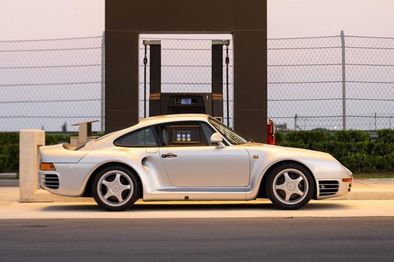 Автосалон по продаже редких машин из Майами выставил на продажу Porsche 959