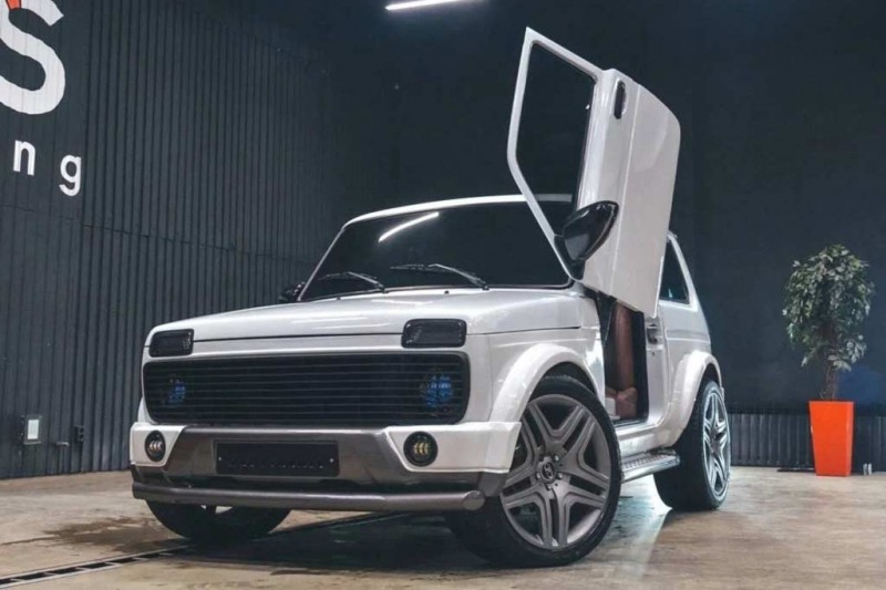 Lada Niva Urban с ламбо-дверьми и салоном от S-класса продали за 2,5 млн рублей