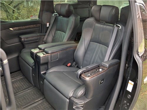 Toyota Alphard: зачем менять то, что идеально?