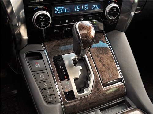 Toyota Alphard: зачем менять то, что идеально?