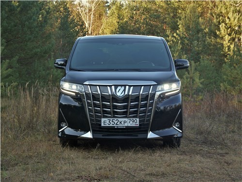 Toyota Alphard: зачем менять то, что идеально?