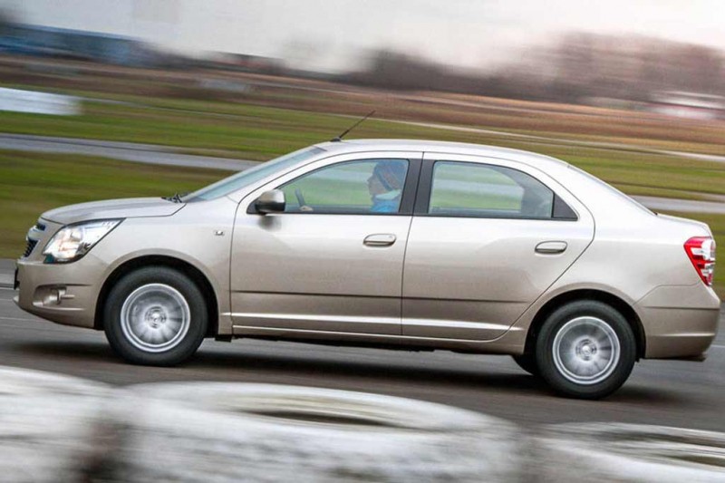 Иногда они возвращаются: обзор бюджетного седана Chevrolet Cobalt 2021