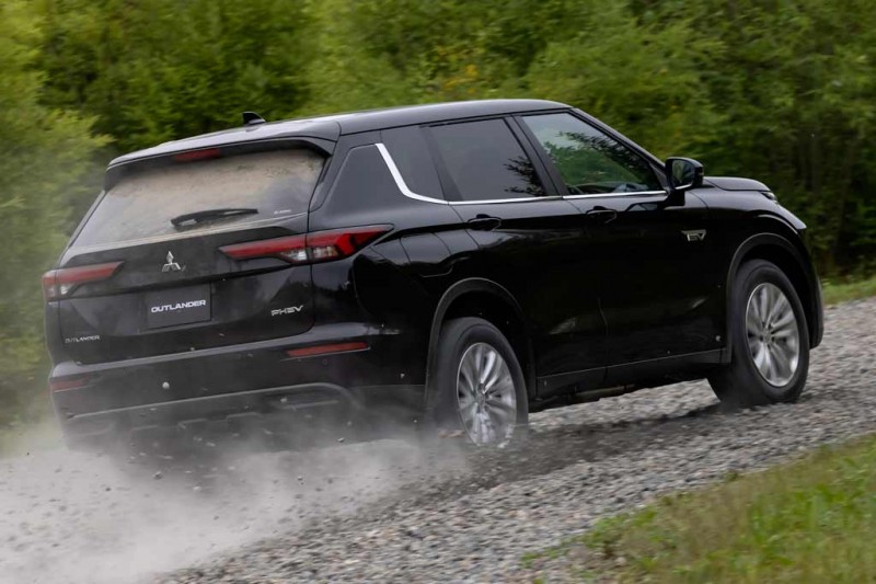 Японцы выбирают PHEV: спрос на гибридный Outlander превысил прогноз в 7 раз 2 Японцы выбирают PHEV: спрос на гибридный Outlander превысил прогноз в 7 раз