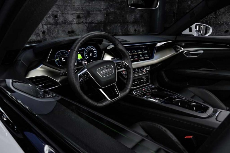 Audi перечислила новинки для России на 2022 год: загибайте пальцы