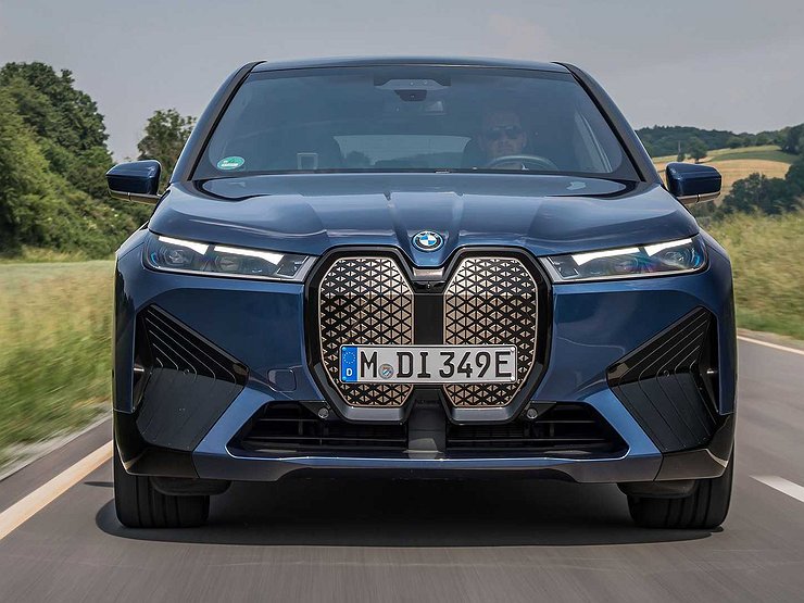 «Заряженный» кроссовер BMW iX M60 могут показать на выставке электроники
