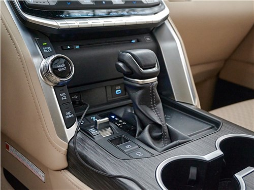 Новый Toyota Land Cruiser, пошла ли модернизация ему на пользу?