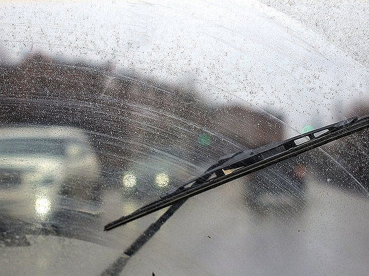 Почему после замены лобового стекла перестает работать датчик дождя
