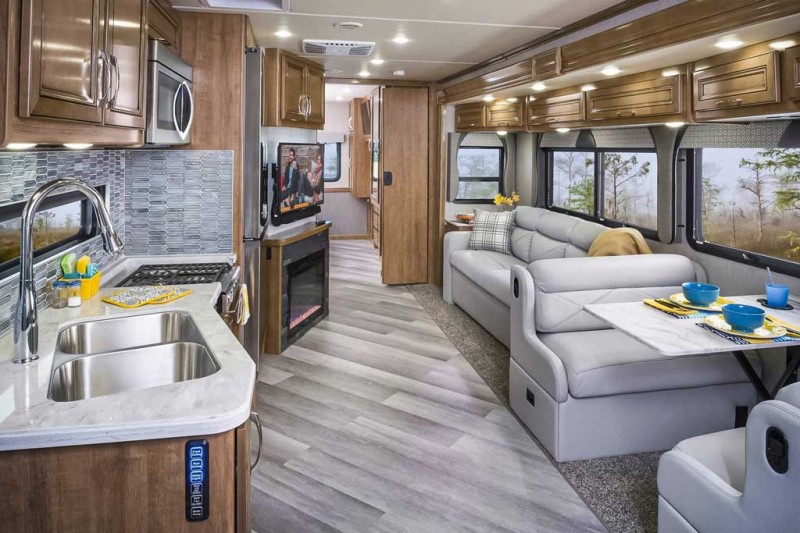 Fleetwood Bounder 35GL: посмотрите на &laquo;умный&raquo; автобус-автодом за 18,3 млн рублей