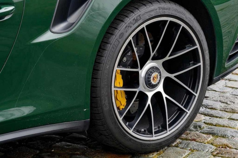 Машина на каждый день: с молотка пустят Порше 911 Turbo S с пробегом 333 000 км 4 Машина на каждый день: с молотка пустят Порше 911 Turbo S с пробегом 333 000 км