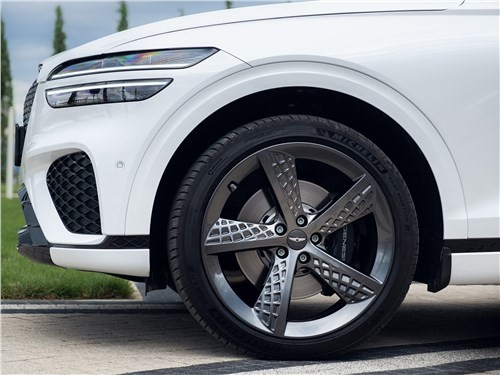 Genesis GV70 - он лучше немецкой тройки?