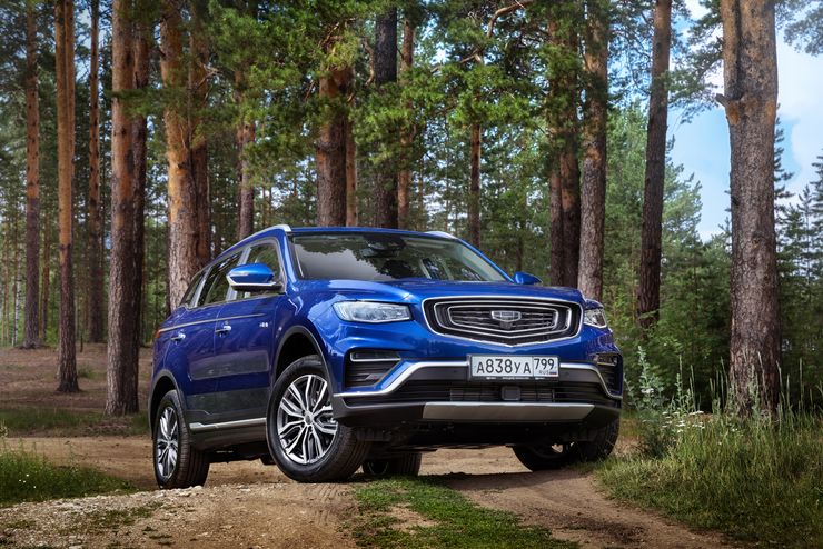 У кроссовера Geely Atlas Pro появилась &laquo;народная&raquo; версия: комплектации и цены