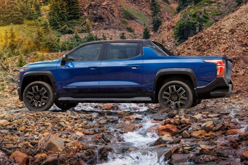 Электрический Chevrolet Silverado EV оказался упрощенной версией Hummer EV
