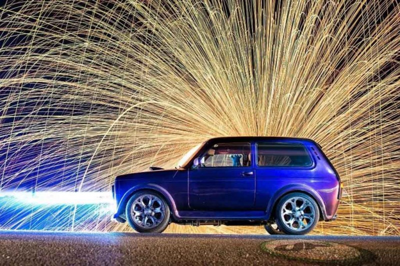 Эффектная Lada Niva 1982 года из Казахстана: 18-дюймовые колеса и салон от Mercedes