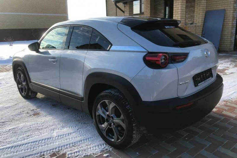 В России продается сразу несколько электрических паркетников Mazda MX-30