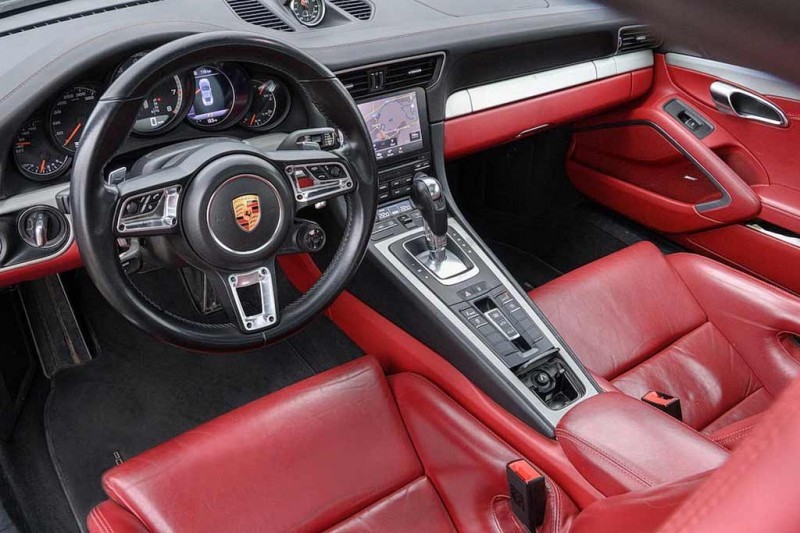 Машина на каждый день: с молотка пустят Порше 911 Turbo S с пробегом 333 000 км 5 Машина на каждый день: с молотка пустят Порше 911 Turbo S с пробегом 333 000 км
