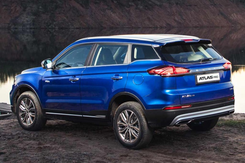 Кроссовер Geely Atlas Pro получил версию с передним приводом и АКПП