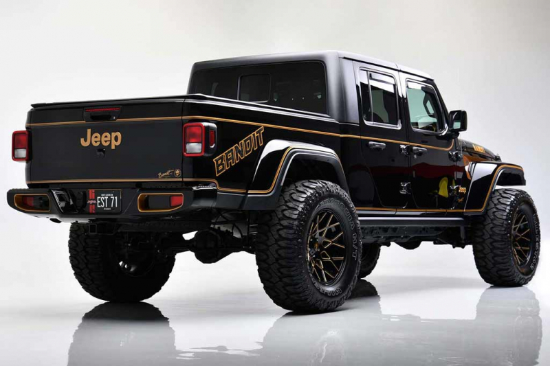 На аукцион выставлен Jeep Gladiator в стиле автомобиля из фильма «Смоки и бандит»