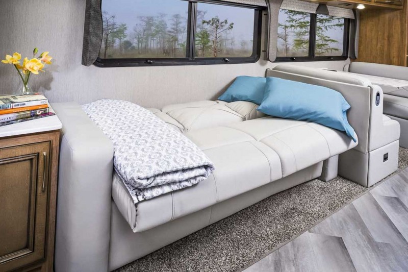 Fleetwood Bounder 35GL: посмотрите на &laquo;умный&raquo; автобус-автодом за 18,3 млн рублей