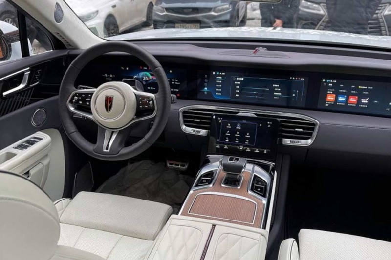 Электрический кроссовер Hongqi E-HS9 продают в Москве: &laquo;китаец&raquo; за 14 млн рублей