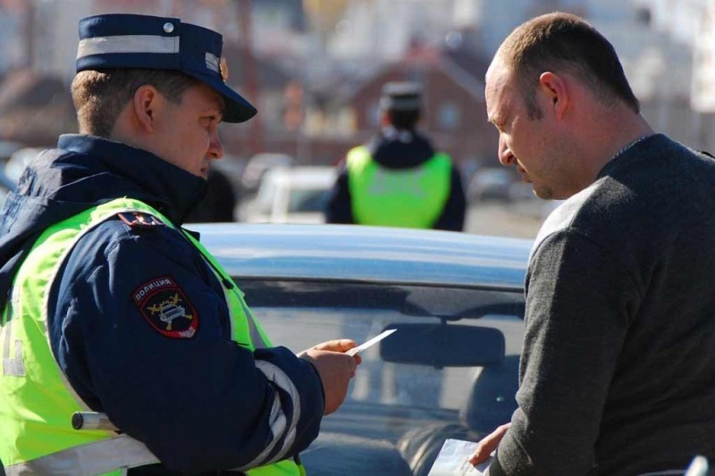 Нарушаем? Как реагировать и что ответить на хитрые вопросы инспектора ГИБДД