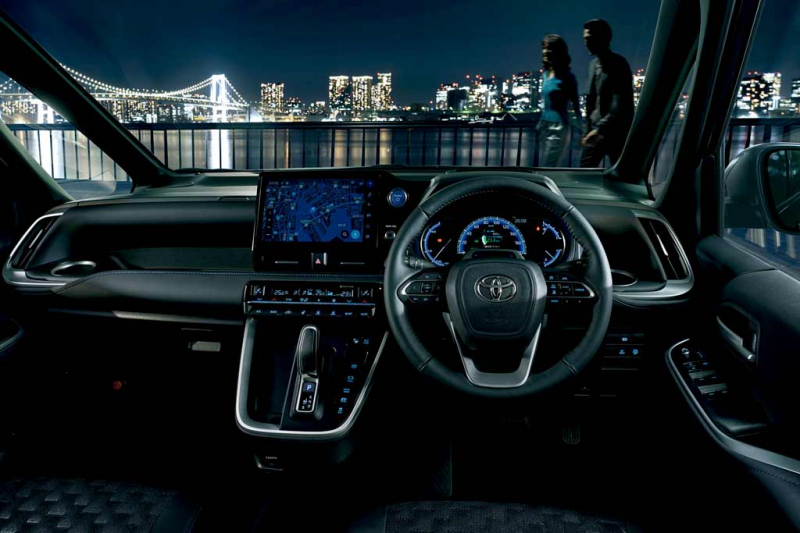 Японцы официально представили минивэны Toyota Noah и Voxy нового поколения