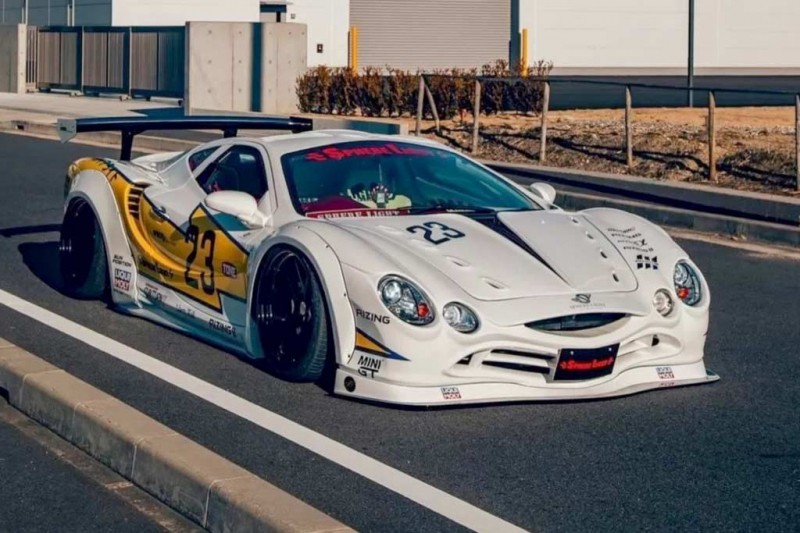 Mitsuoka Orochi с обвесом от Liberty Walk стал похож на перекормленную рыбу