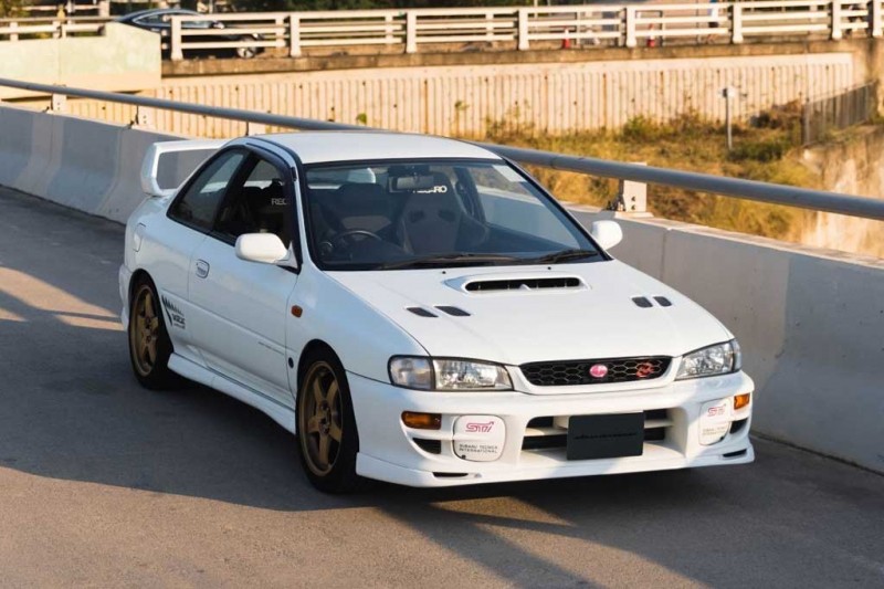 На онлайн-торги выставили сразу два редких Subaru Impreza WRX STI Type R