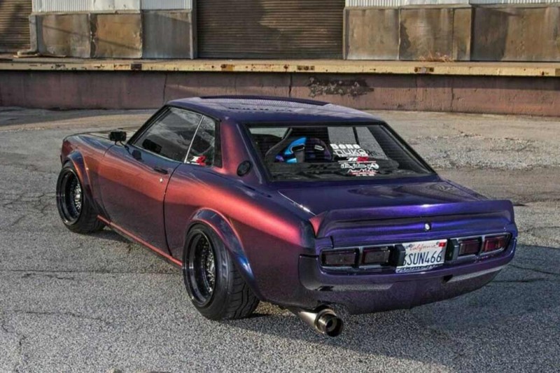 Старенькую Toyota Celica 1977 с массой доработок оснастили мотором от Honda S2000