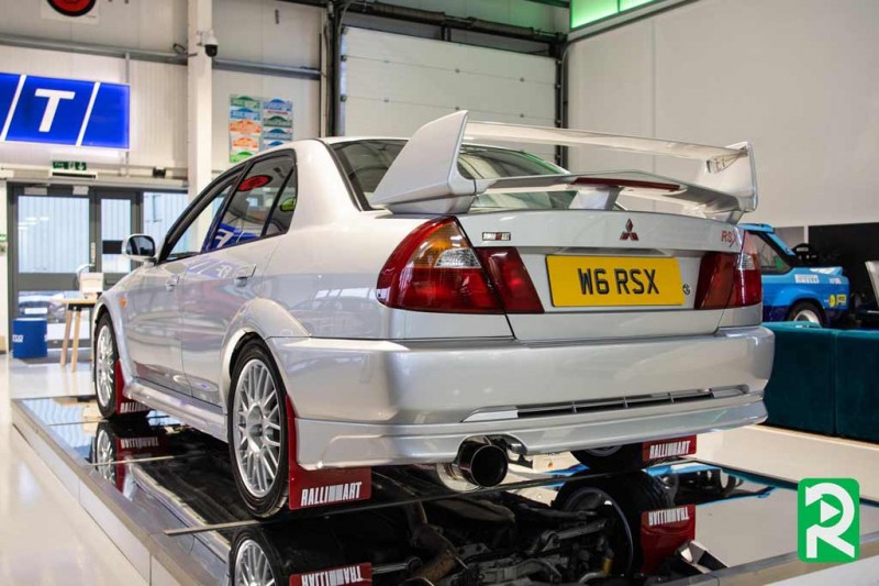 Mitsubishi Lancer Evolution VI RSX 2000 года продают за ₽4,7 млн: таких было только 30 шт