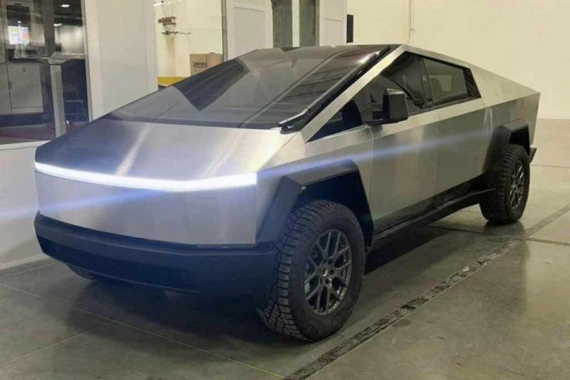 Первое фото возможно серийного пикапа Tesla Cybertruck: когда ждать старта продаж?