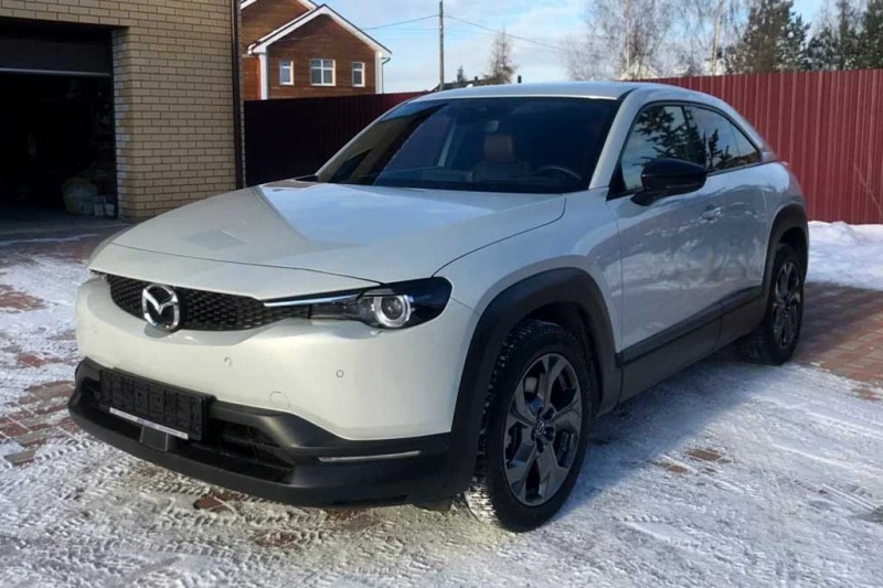 В России продается сразу несколько электрических паркетников Mazda MX-30