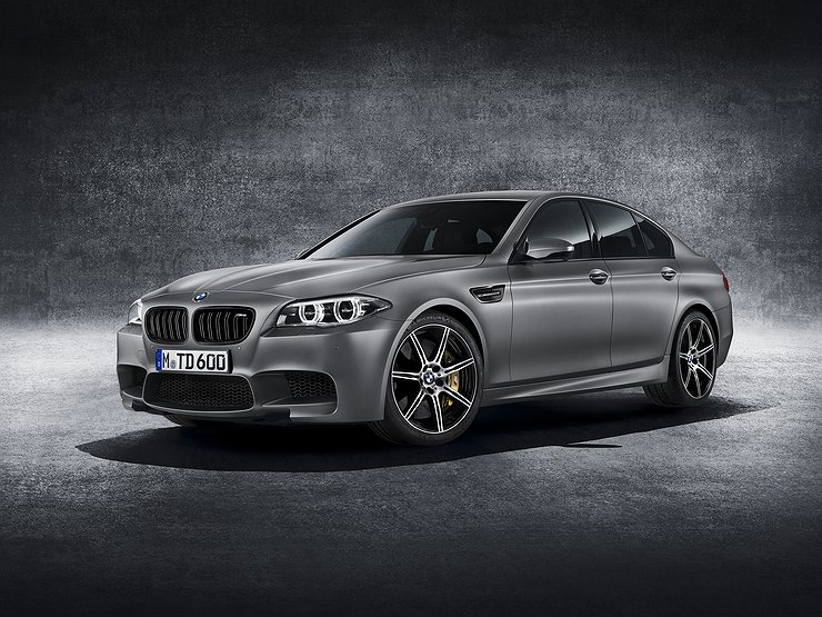 В России 7-летний BMW M5 продают по цене 11-ти новых «эмок»