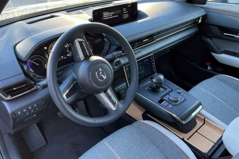 В России продается сразу несколько электрических паркетников Mazda MX-30