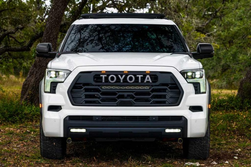 Представлен новый внедорожник Toyota Sequoia 2022 третьего поколения