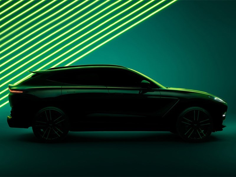 Опубликованы фотографии заряженного кроссовера Aston Martin