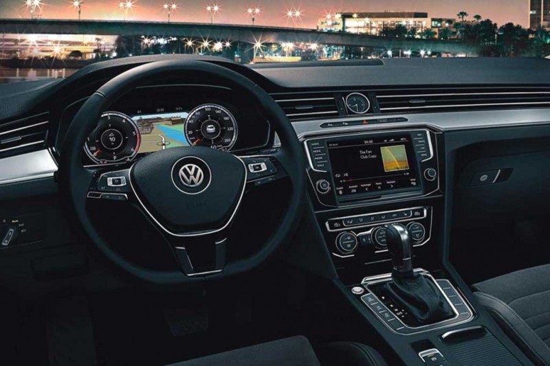 Компания Volkswagen отправила в отставку старейший европейский седан Passat