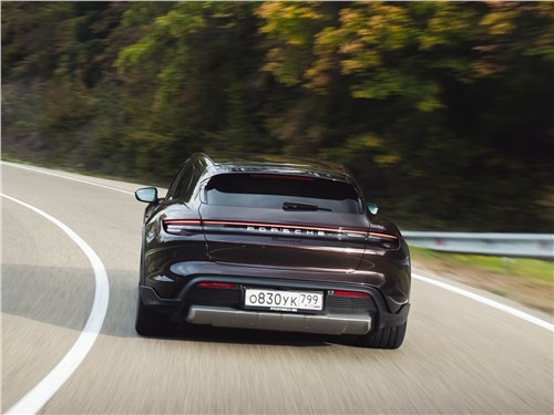 Porsche Taycan Cross Turismo - может ли электрокар быть настоящим Porsche?
